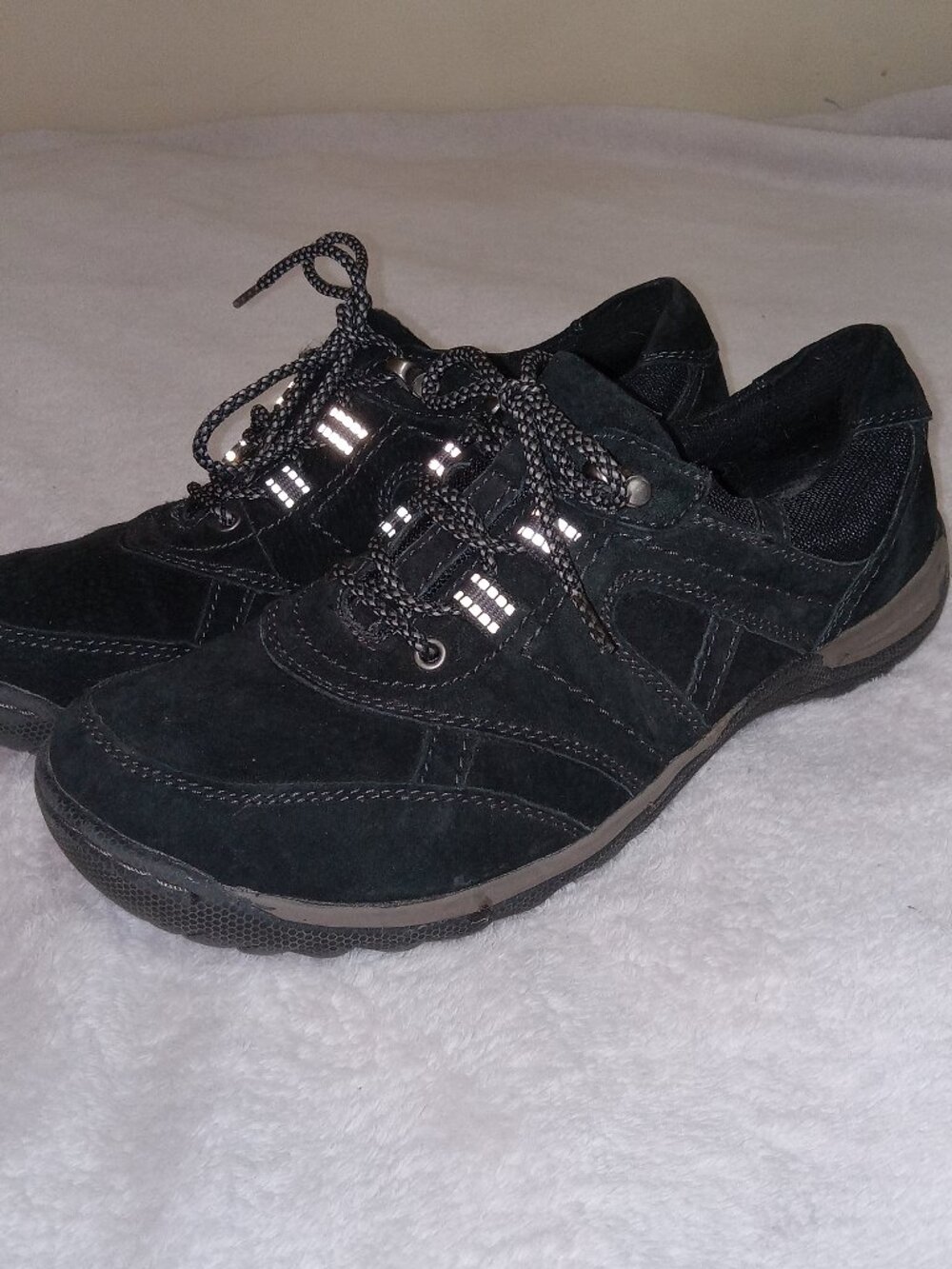 Earth Origins Carter Walking Shoes 8M Black Suede Gorpcore Outdoorsy Sneaker